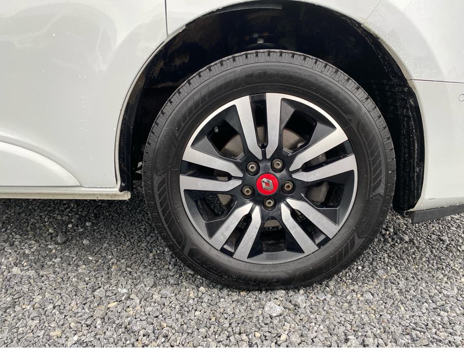 2024 Renault Trafic Red edition LWB 2.0 170BHP Automatic €31,500