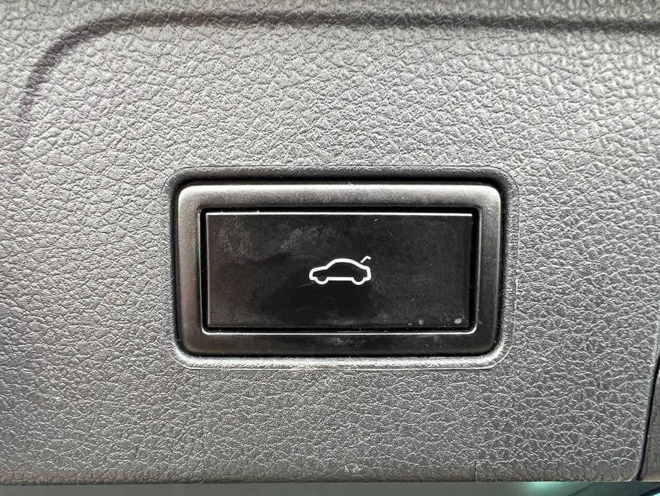 2016 Volkswagen Passat - image 16