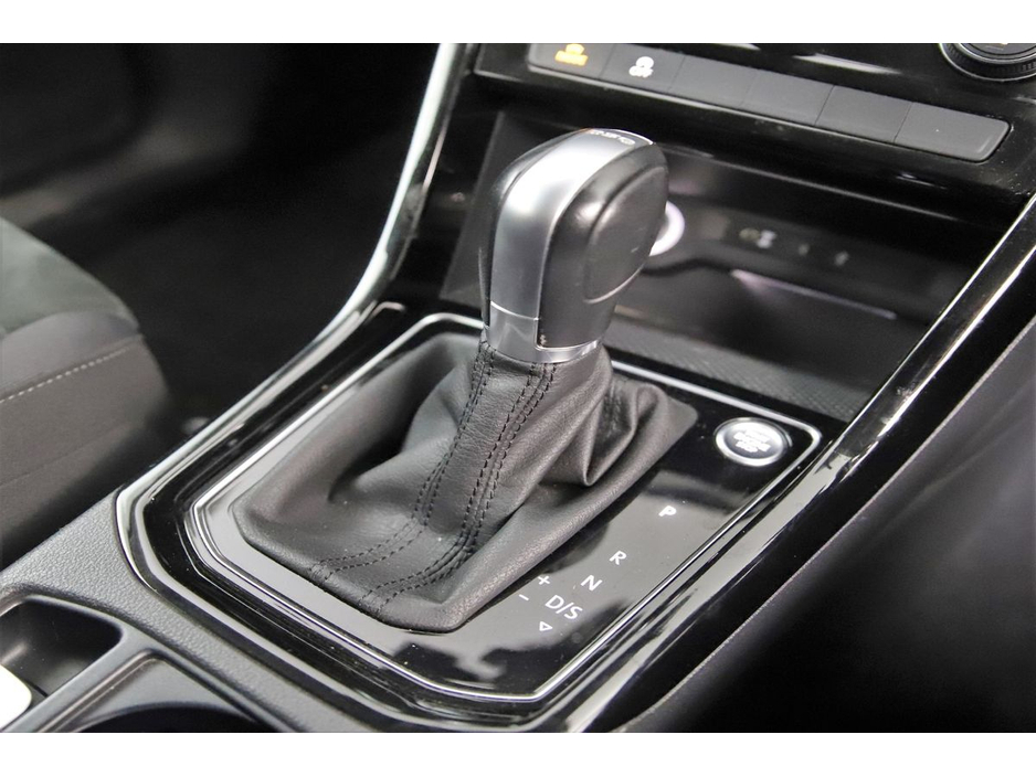 2016 Volkswagen Touran - image 23