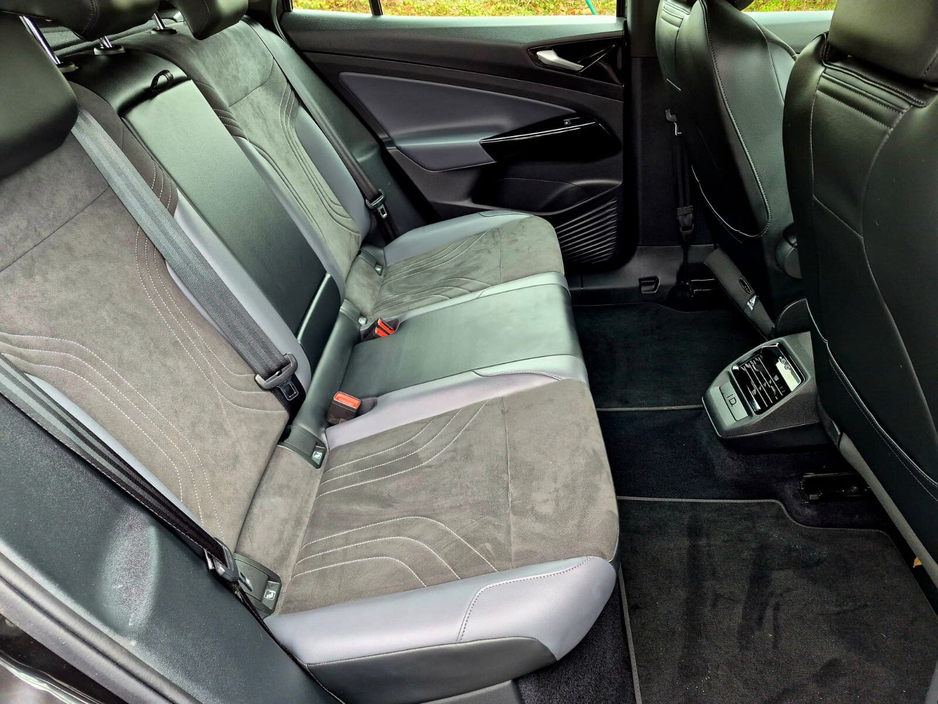 2022 Volkswagen ID.4 - image 16