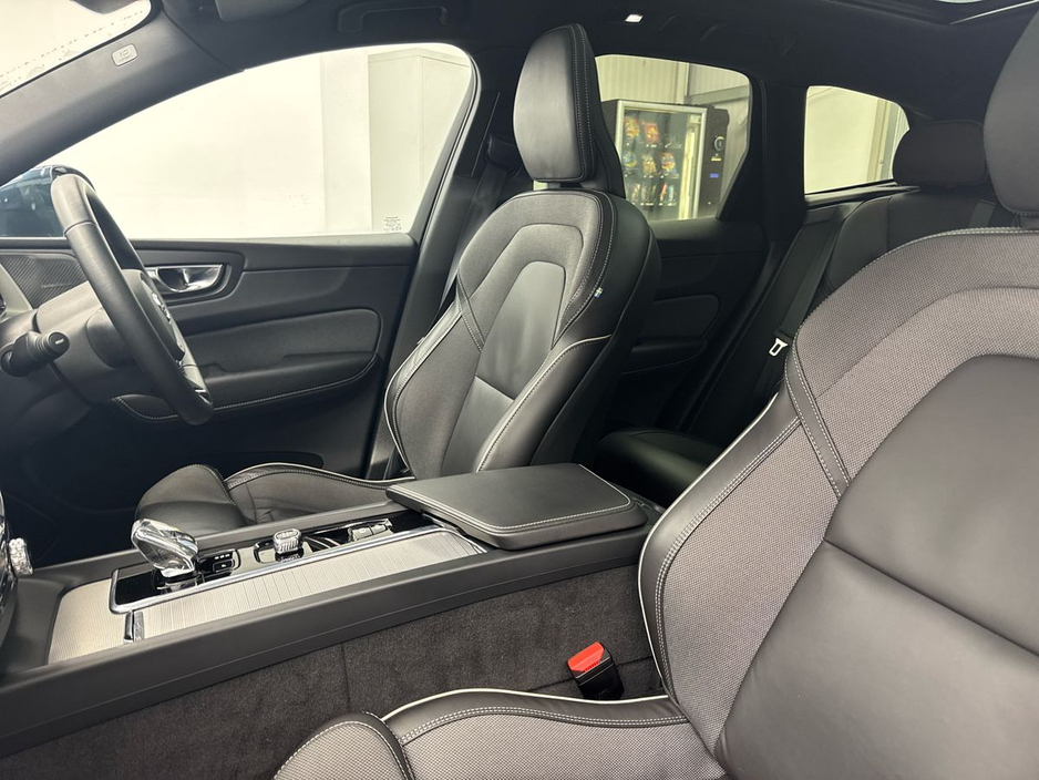 2024 Volvo XC60 - image 27