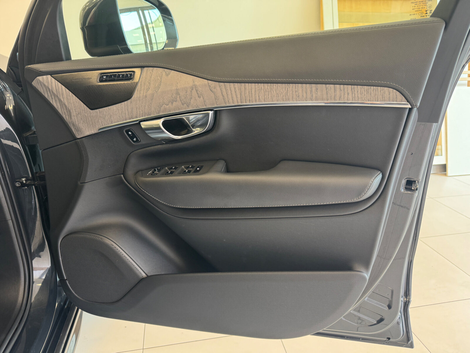 2022 Volvo XC90 PHEV T8 (390hp) Inscription AWD €57,950
