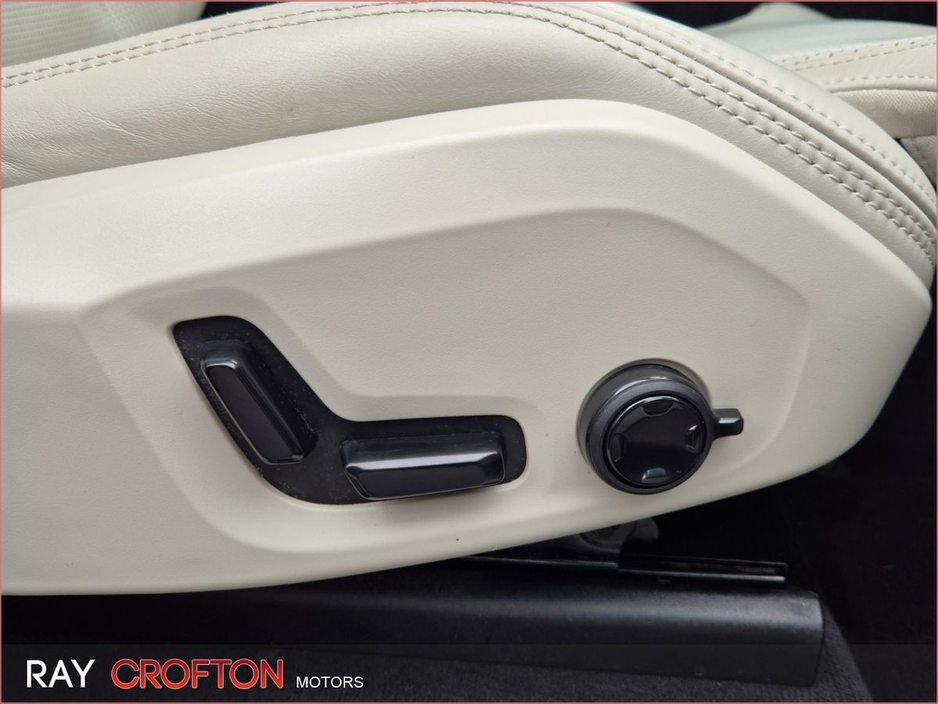 2020 Volvo XC60 - image 22