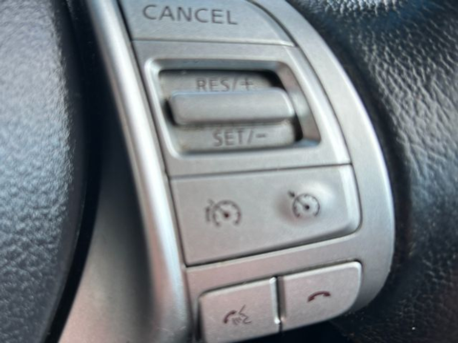 2017 Nissan Navara - image 27