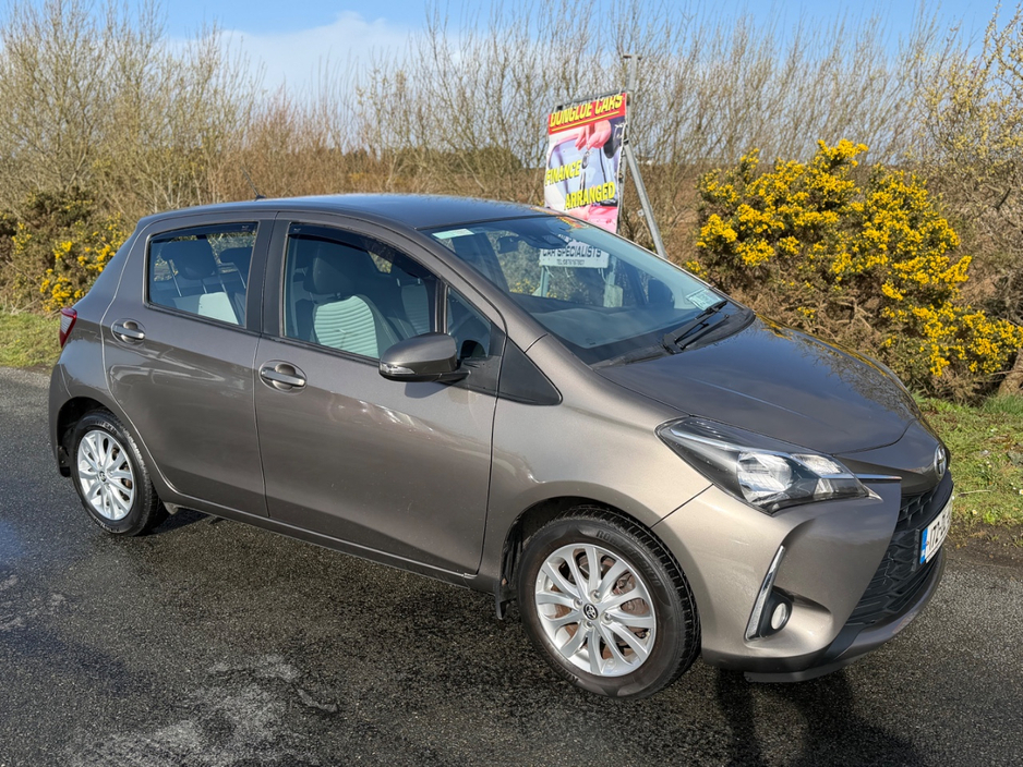 2017 Toyota Yaris - image 8