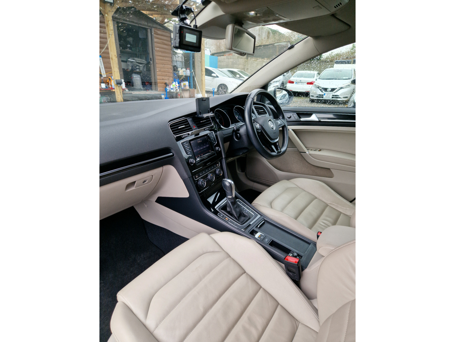 2013 Volkswagen Golf 1.4 TSI Highline | Leather interior €12,450