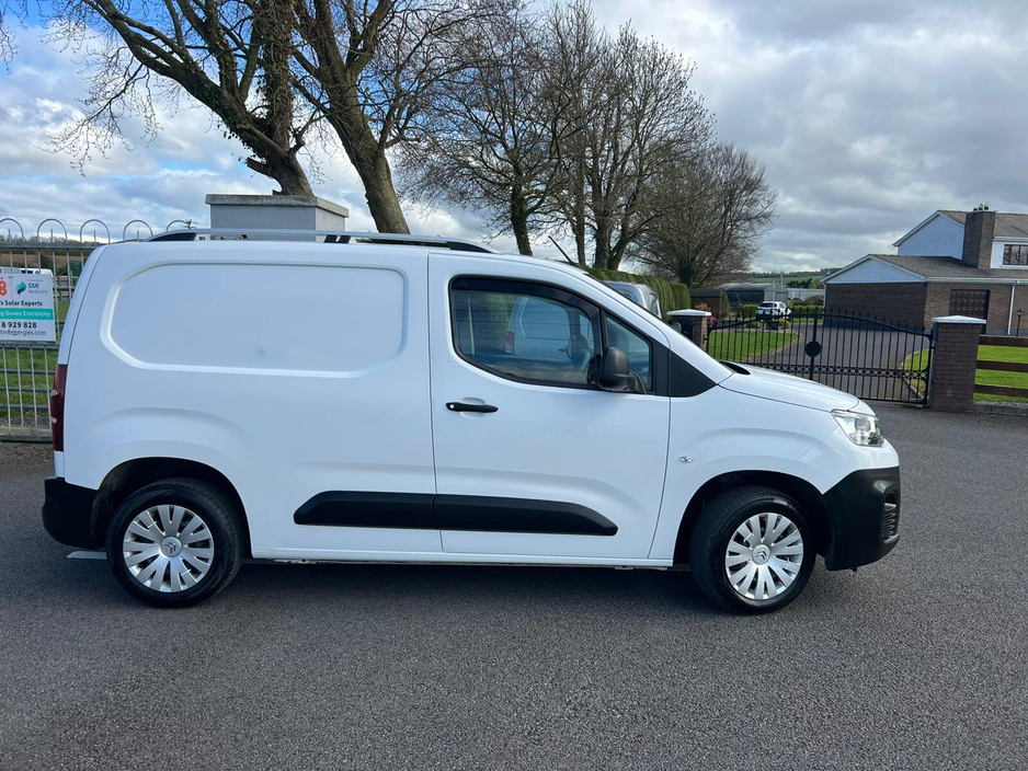 2021 Citroen Berlingo - image 3