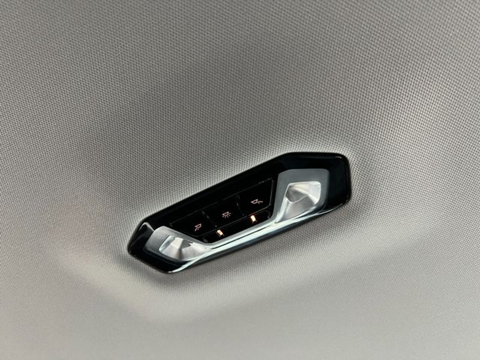 2023 BMW 1 Series - image 21