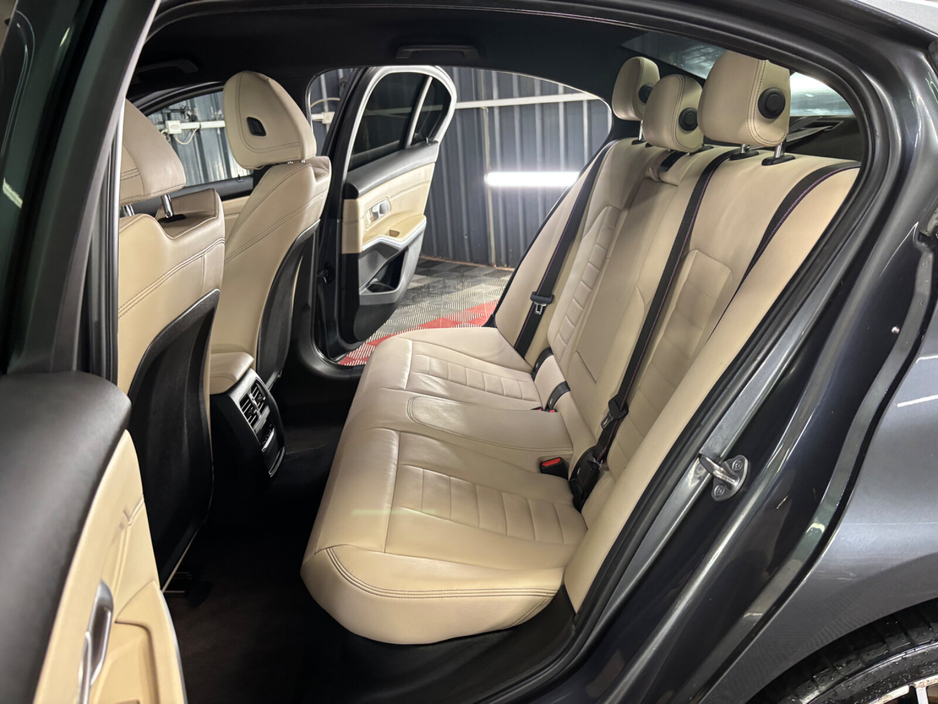 2021 BMW 3 Series - image 15