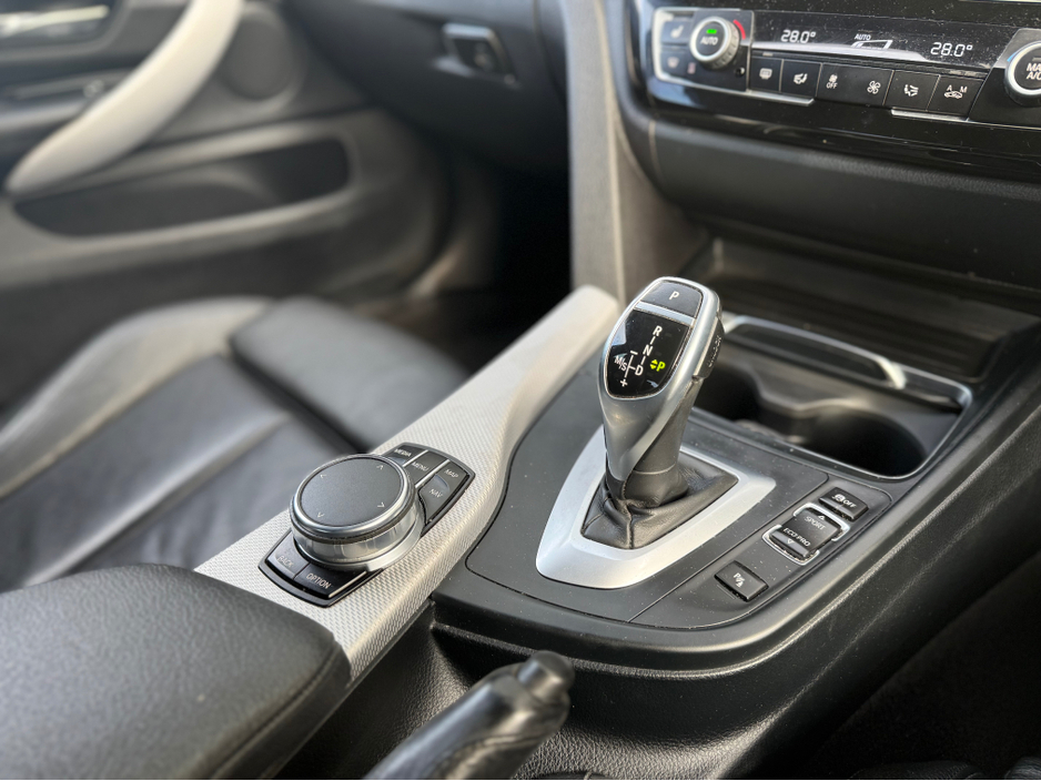 2017 BMW 4 Series - image 23