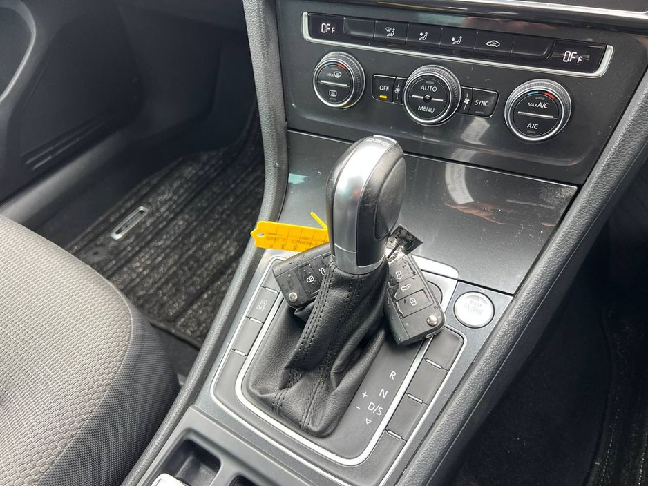 2019 Volkswagen Golf - image 11