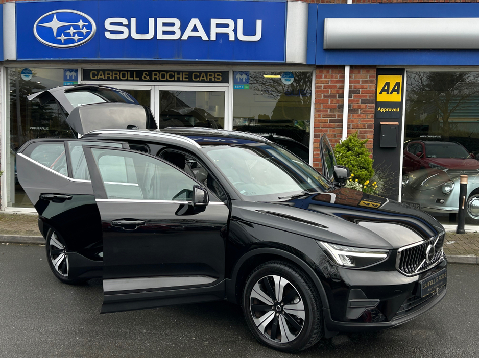 2023 Volvo XC40 - image 32