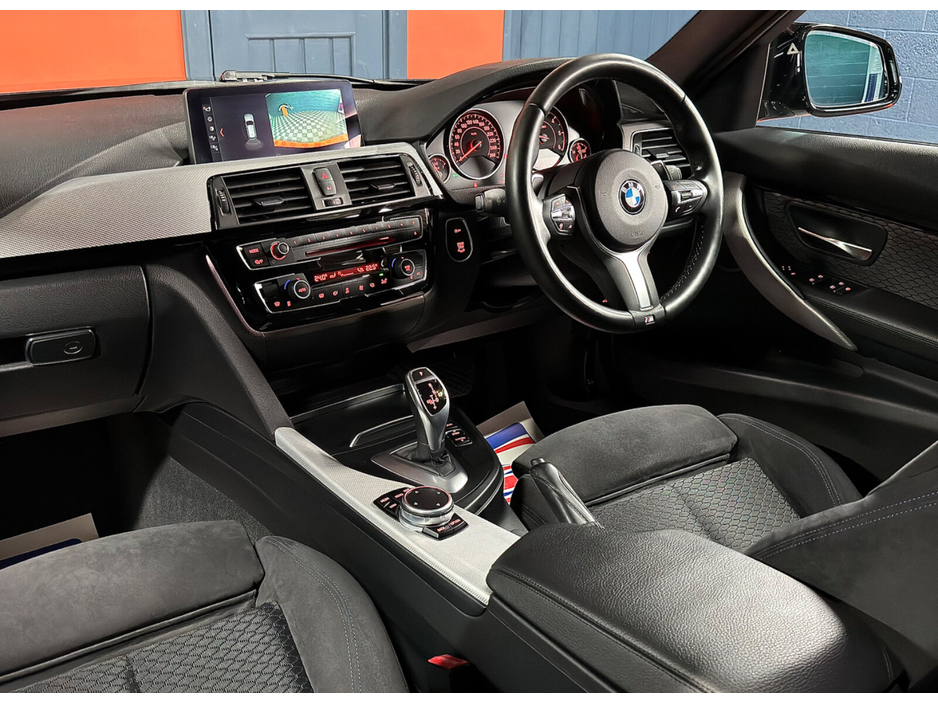 2017 BMW 3 Series - image 4