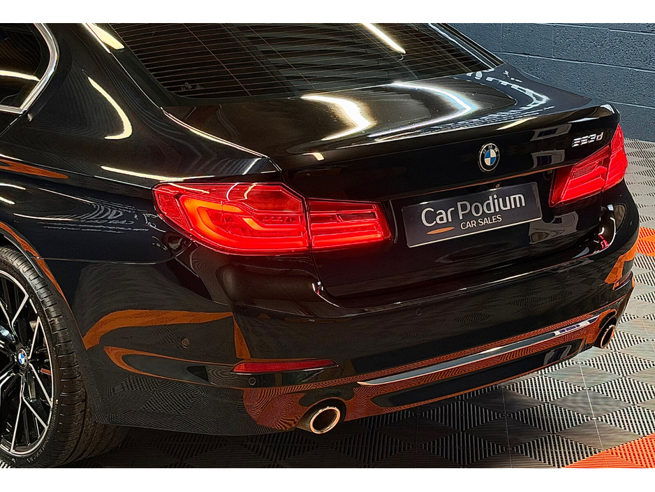 2017 BMW 5 Series - image 17