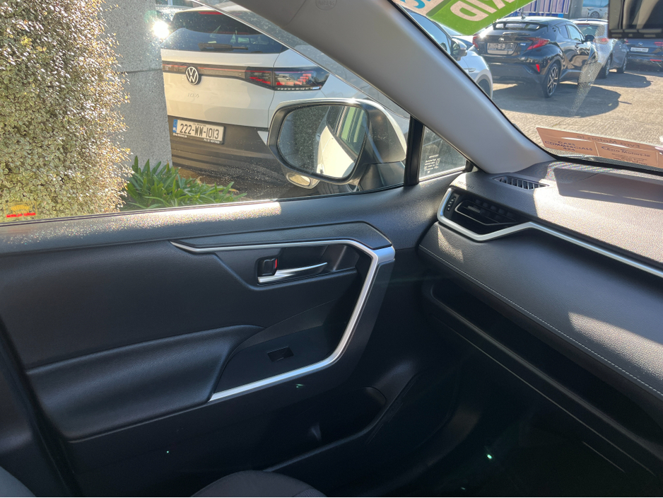 2020 Toyota Rav4 - image 15