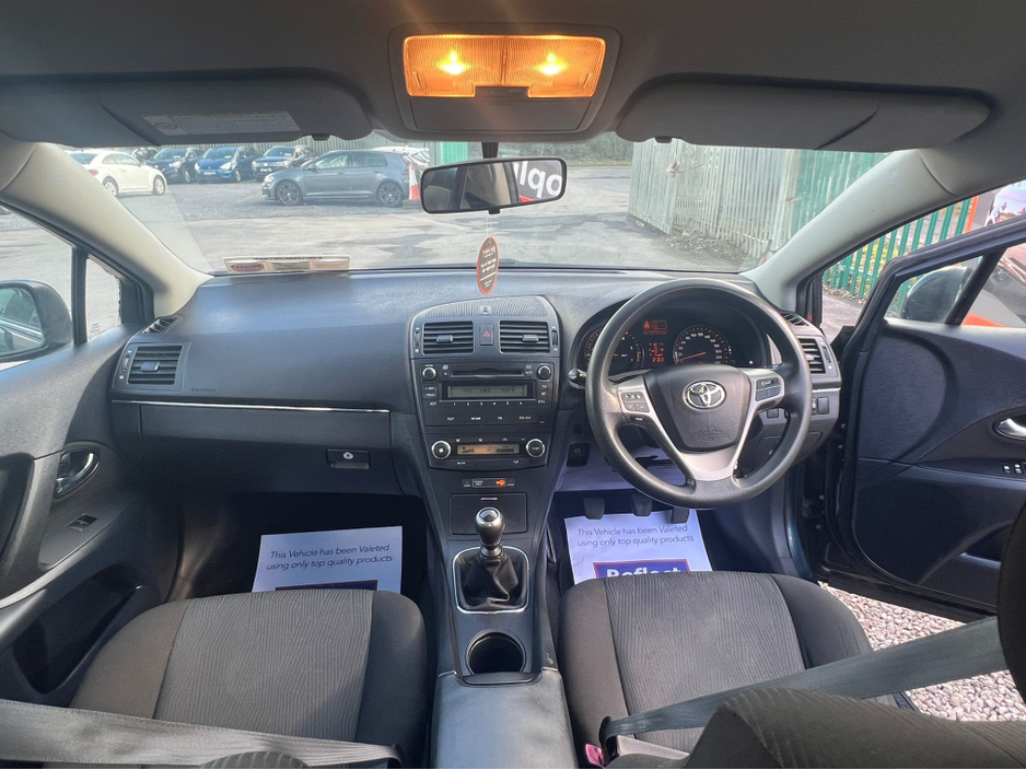 2011 Toyota Avensis - image 13