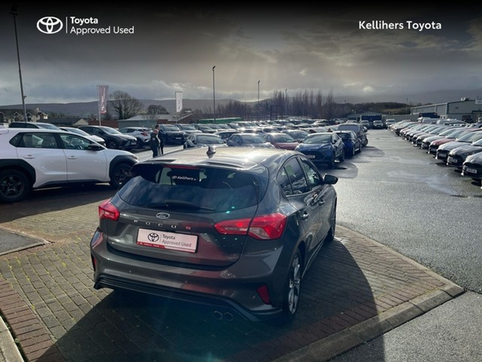 2021 Ford Focus - image 2