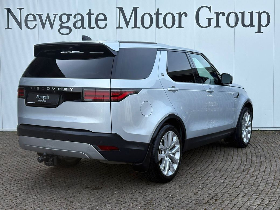 2024 Land Rover Discovery - image 5