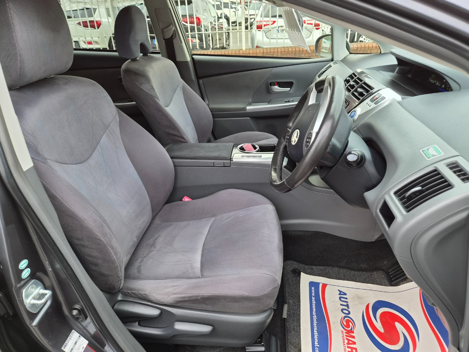 2012 Toyota Prius - image 15