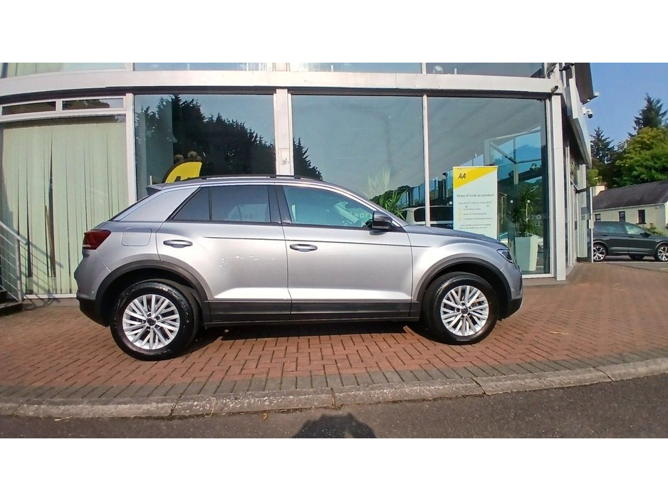 2023 Volkswagen T-Roc 2.0 TDI 116HP Life, Pyrite Silver 46km. €29,950