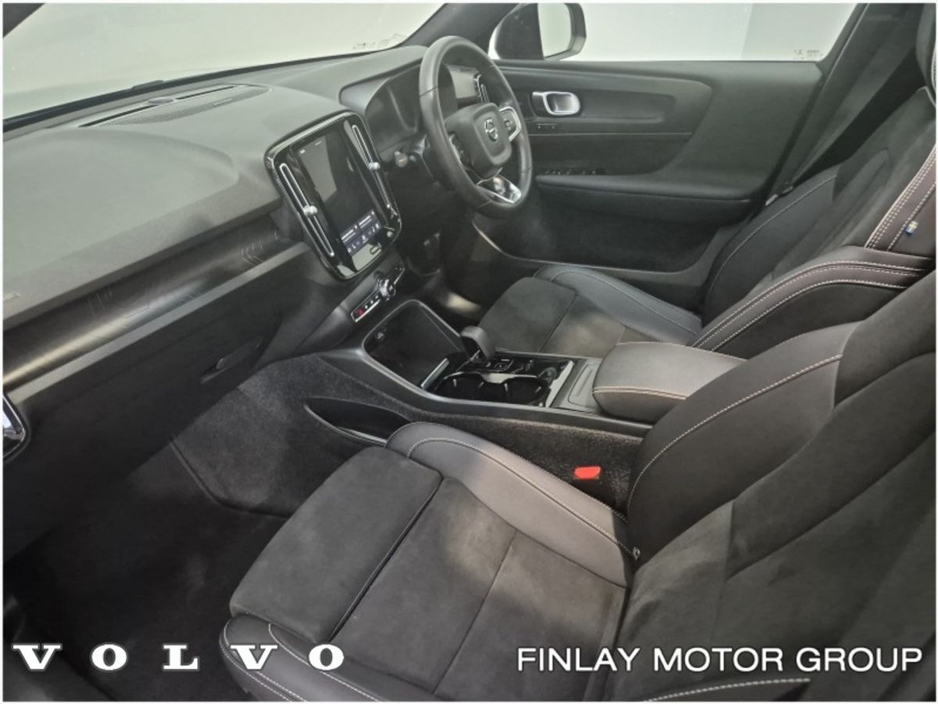 2022 Volvo XC40 - image 4