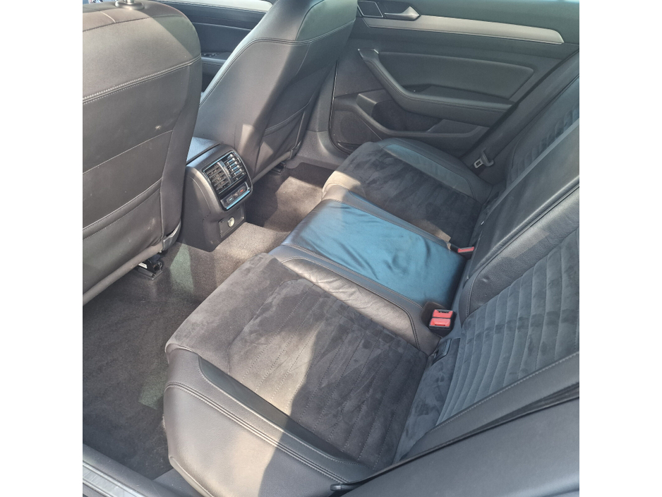 2019 Volkswagen Passat - image 15