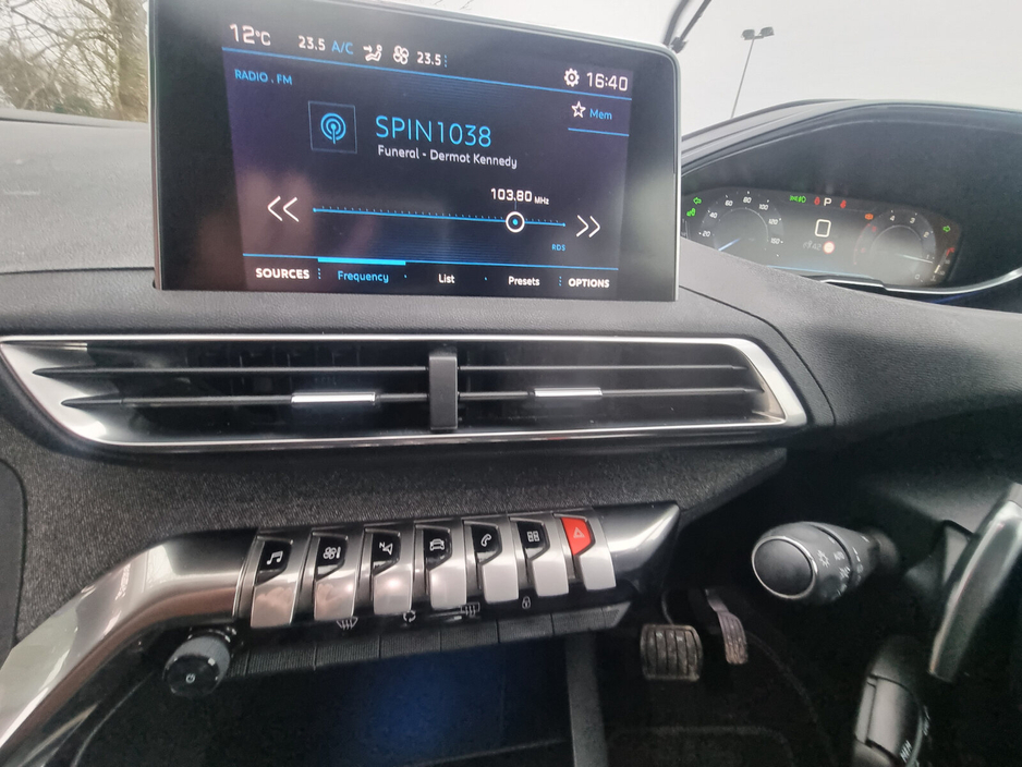 2018 Peugeot 5008 - image 17