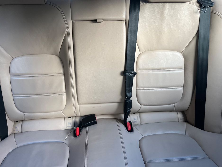 2017 Jaguar XE - image 16