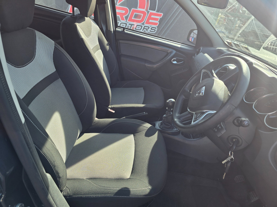 2018 Dacia Duster - image 8