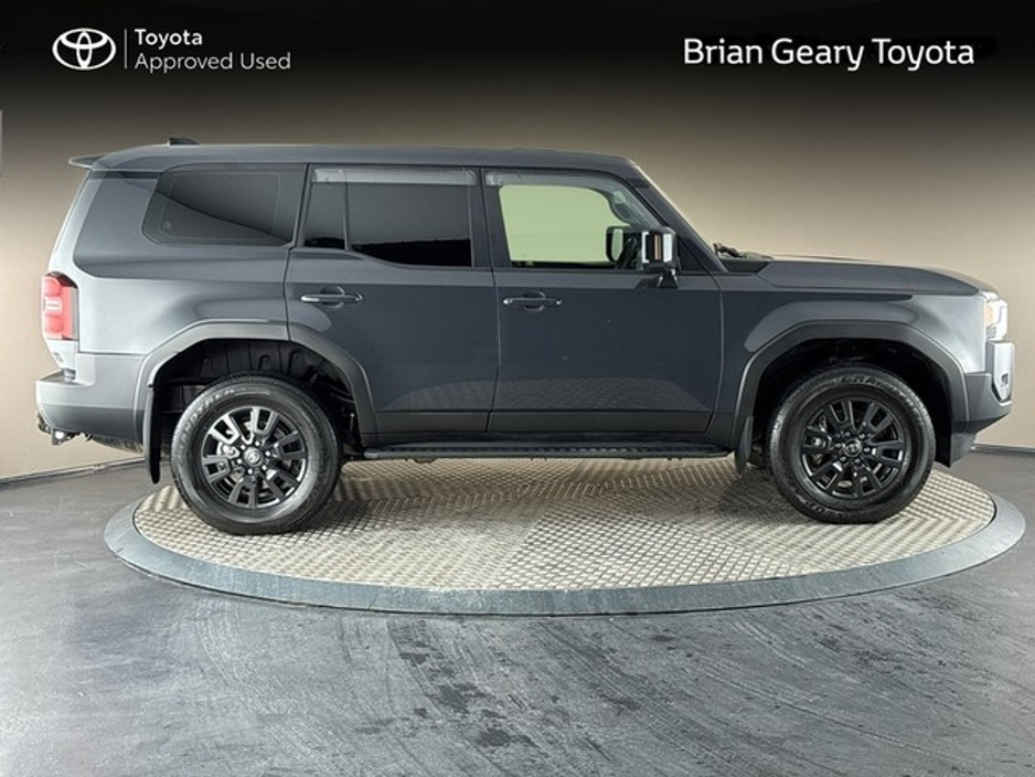 2025 Toyota Landcruiser - image 3