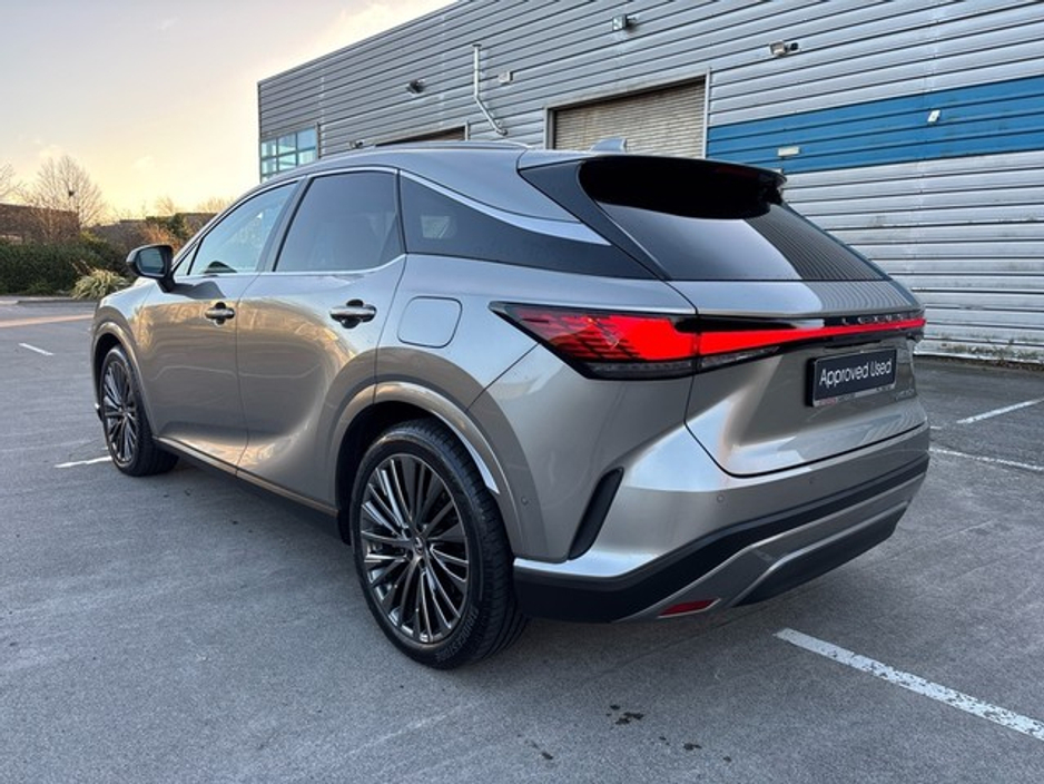 2025 Lexus RX 450h+ PHEV PREMIUM // PAN ROOF // HEATED & COOLING LEATHER SEATS // 360 CAMERA & PARK ASSIST // POWER TAILGATE // FULL WARRANTY €87,945