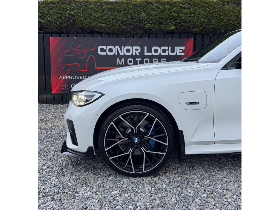2021 BMW 3 Series - image 8
