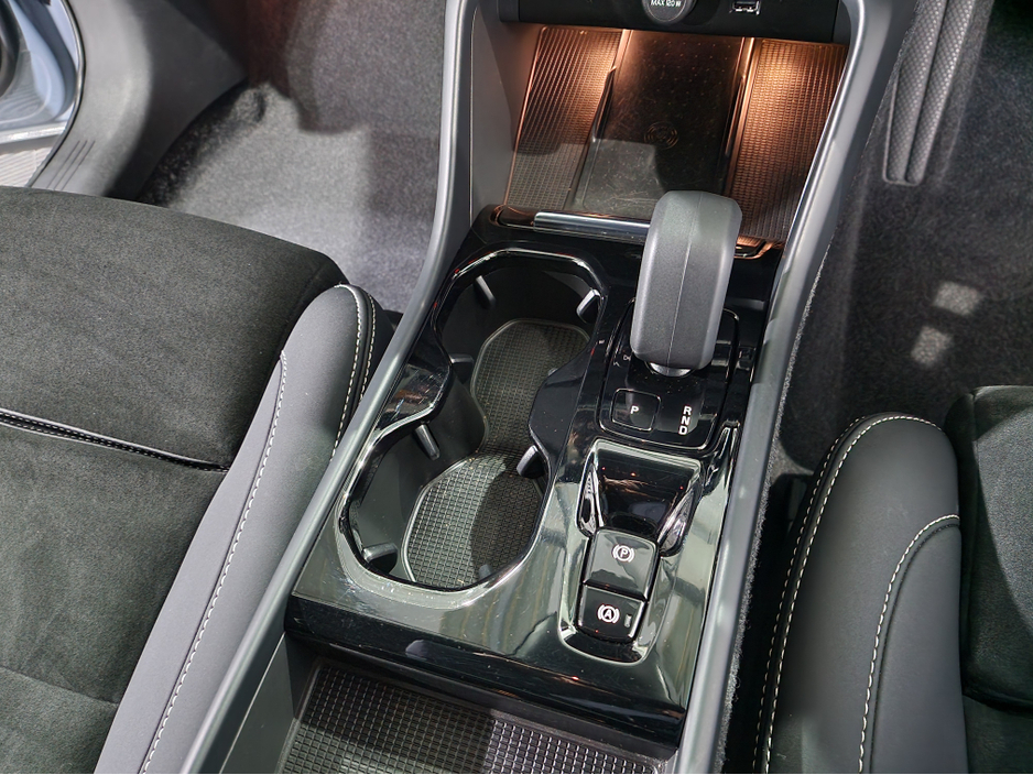 2023 Volvo XC40 T4 PLUS DARK RECHARGE AUTOMATIC **ONE OWNER / APPLE CARPLAY / CRUISE CONTROL / ELECTRIC BOOTLID / HEATED FRONT & REAR SEATS / HEATED STEERING WHEEL / 360 DEGREE CAMERA / WIRELESS PHONE CHARGING** €38,900