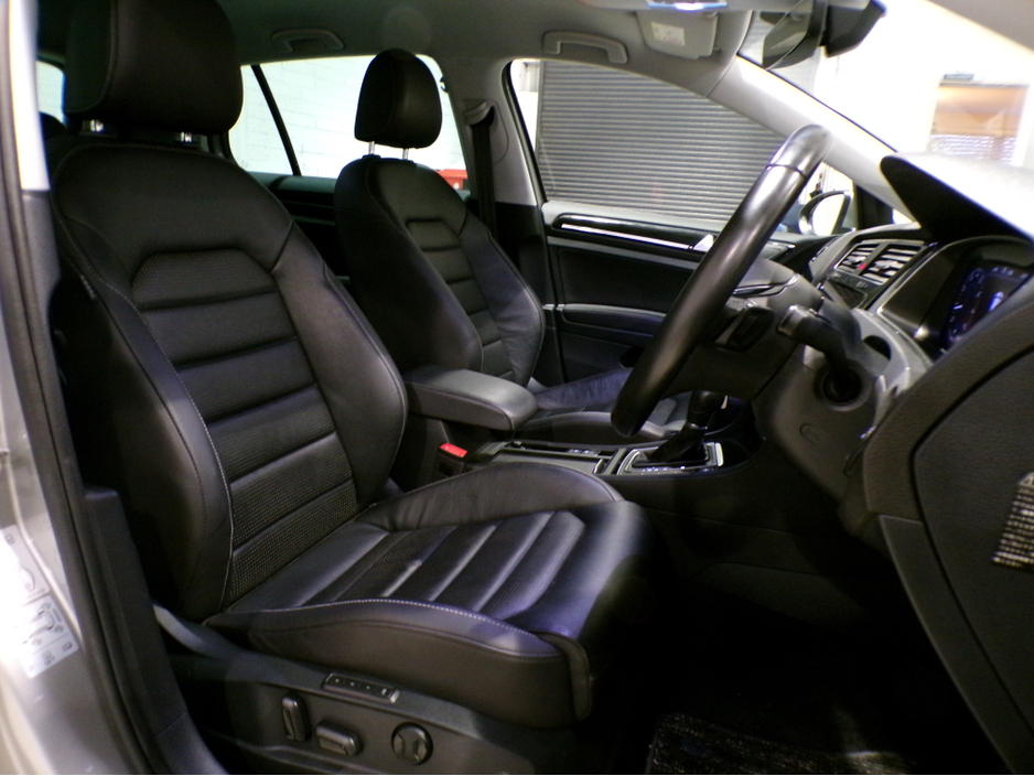 2018 Volkswagen Golf *MIESTER EDITION*MARK 7.5*AUTO*VW GOLF 1.4 TSI HIGH-LINE*FULL LEATHER HEATED MEMORY SPORT SEATS**VIRTUAL COCKPIT*PILOT PARKING*COLOUR CAMERA*SAT-NAV*APPLE-CARPLAY*ANDROID AUTO*UP-GRADED VW ALLOYS*XL M €18,900