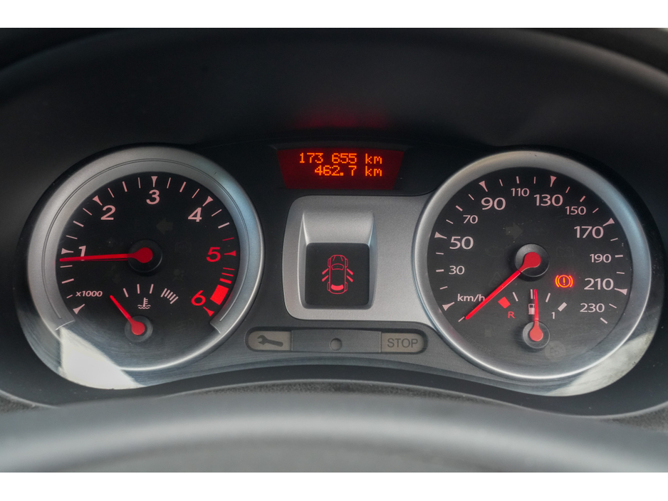 2010 Renault Clio - image 13