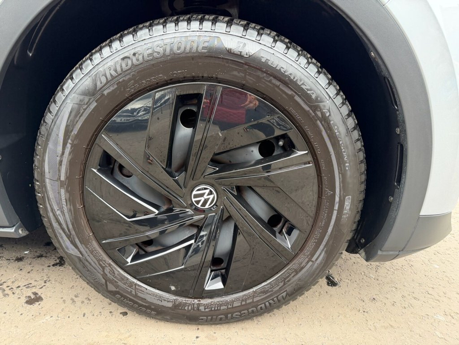 2022 Volkswagen ID.4 - image 11