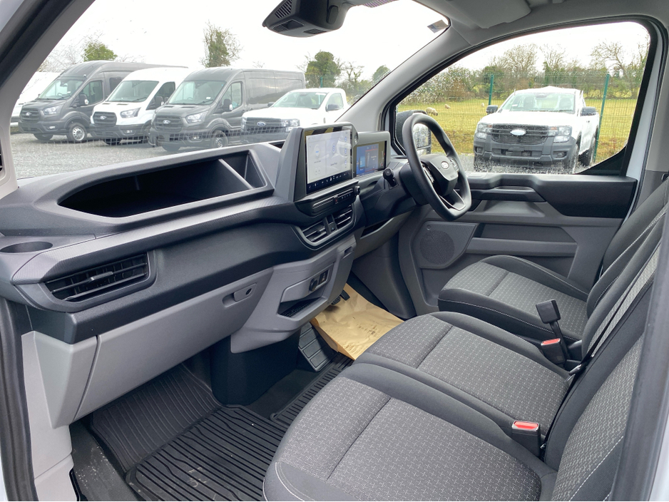 2025 Ford Transit Custom - image 7
