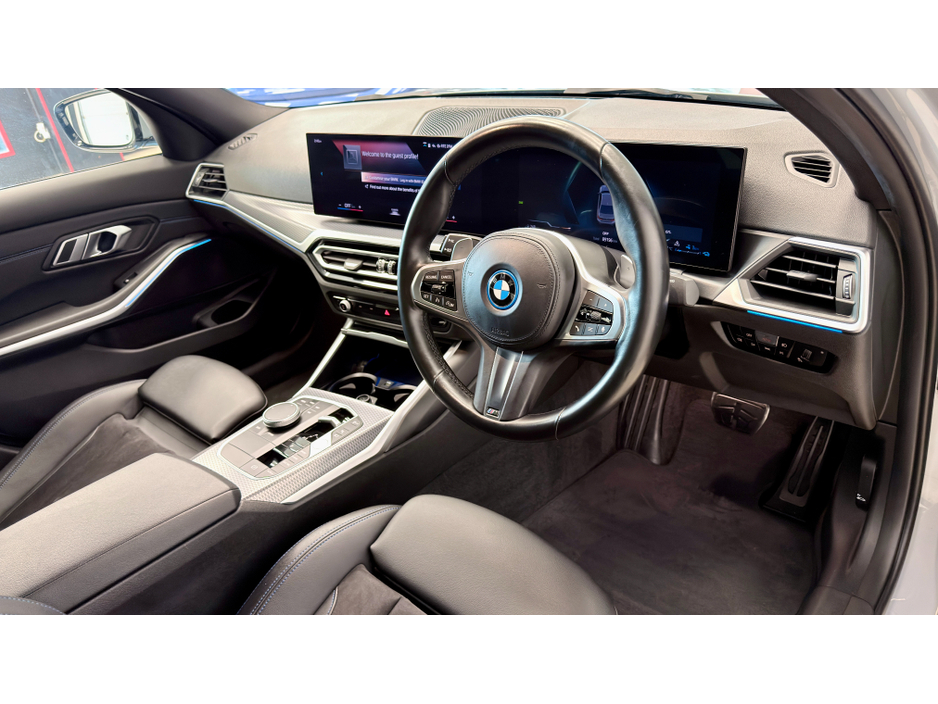 2023 BMW 3 Series - image 11