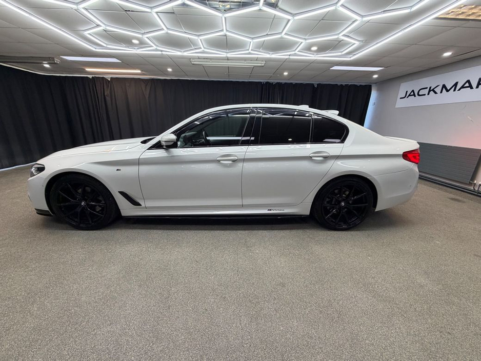 2019 BMW 5 Series - image 6