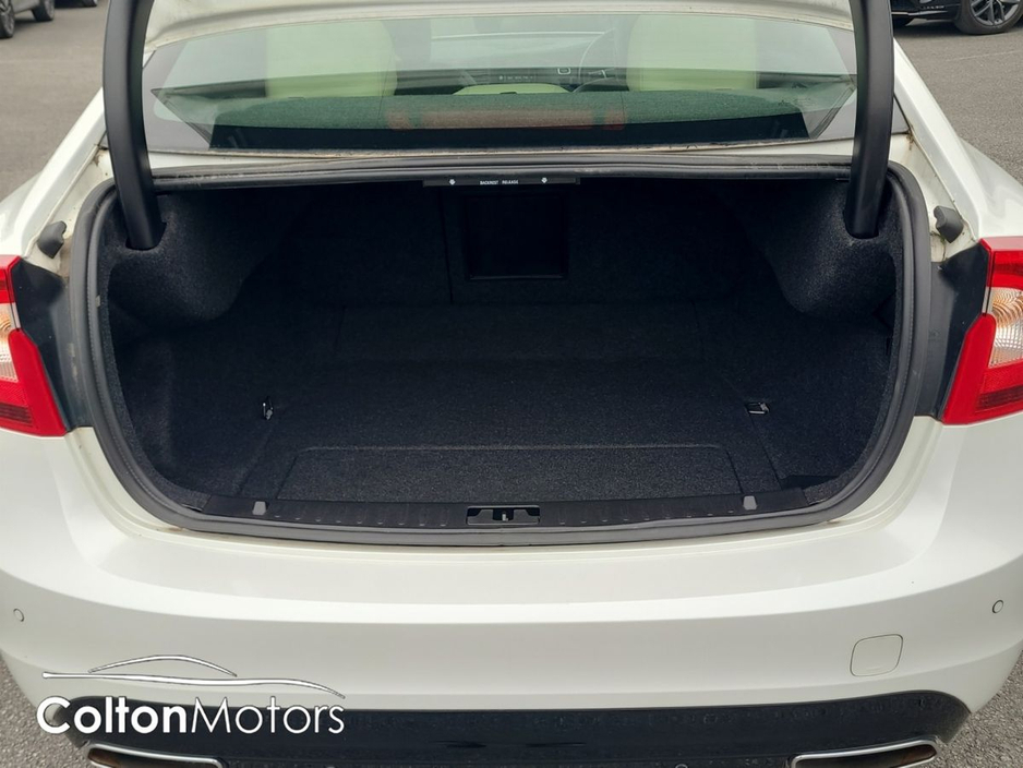 2017 Volvo S60 - image 16