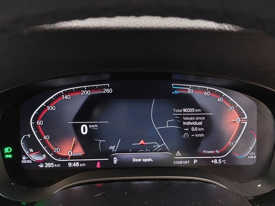 2022 BMW 5 Series - image 9