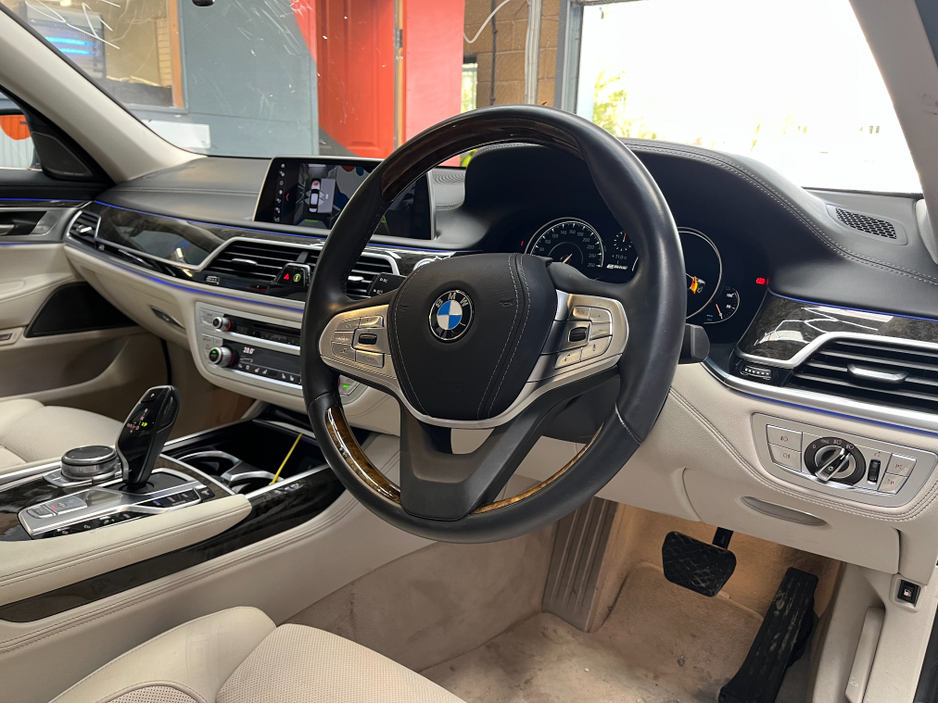 2018 BMW 7 Series - image 8