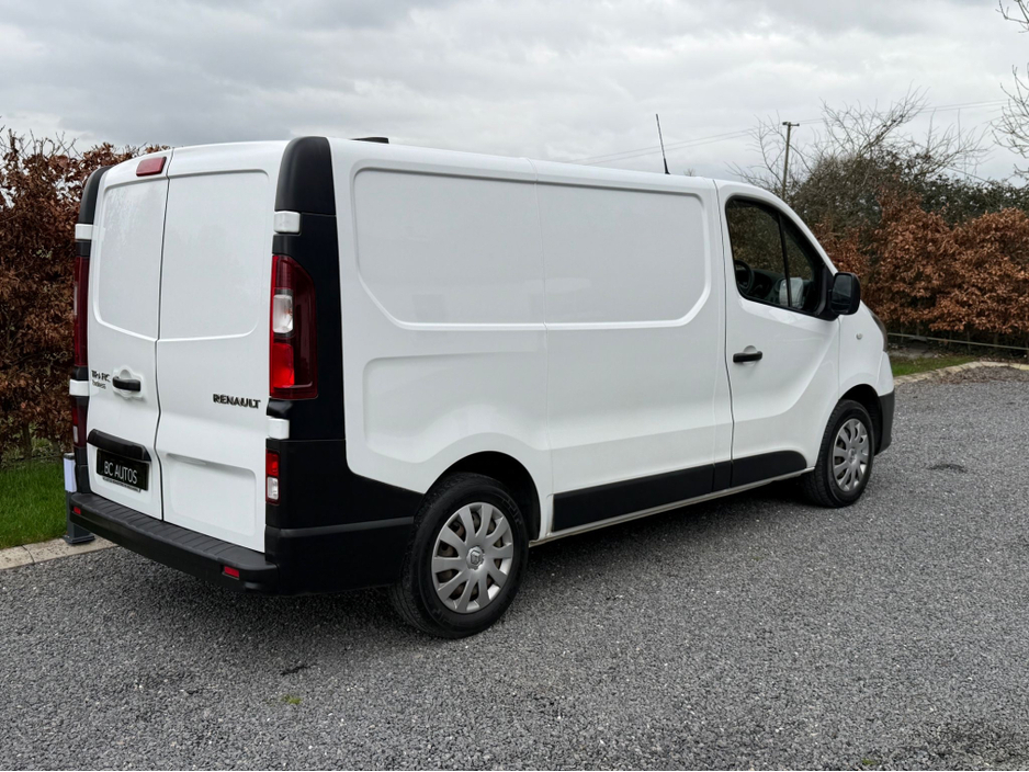 2019 Renault Trafic - image 3