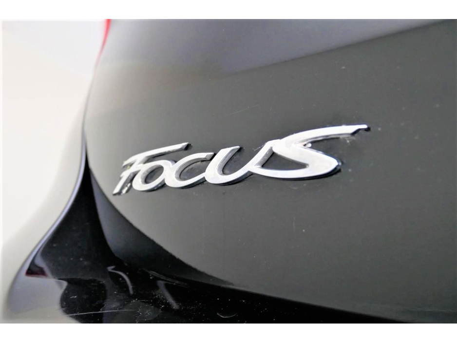2016 Ford Focus - image 13