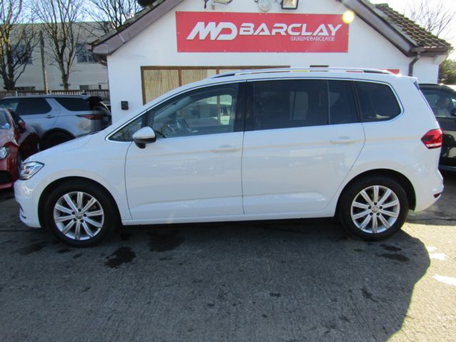 2017 Volkswagen Touran - image 4