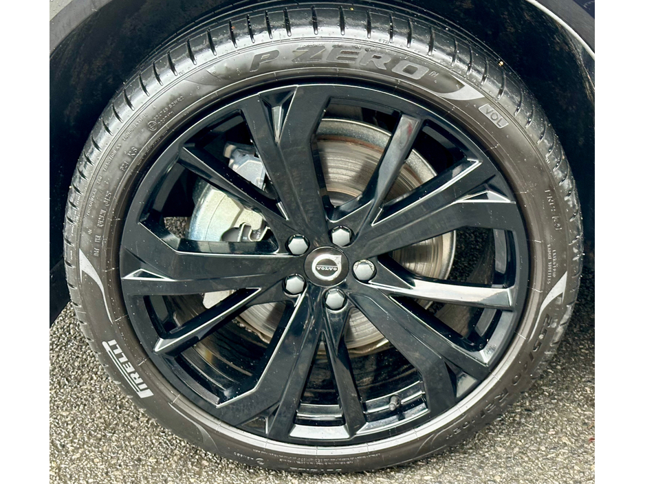 2025 Volvo XC60 T6 AWD PANORAMIC SUNROOF