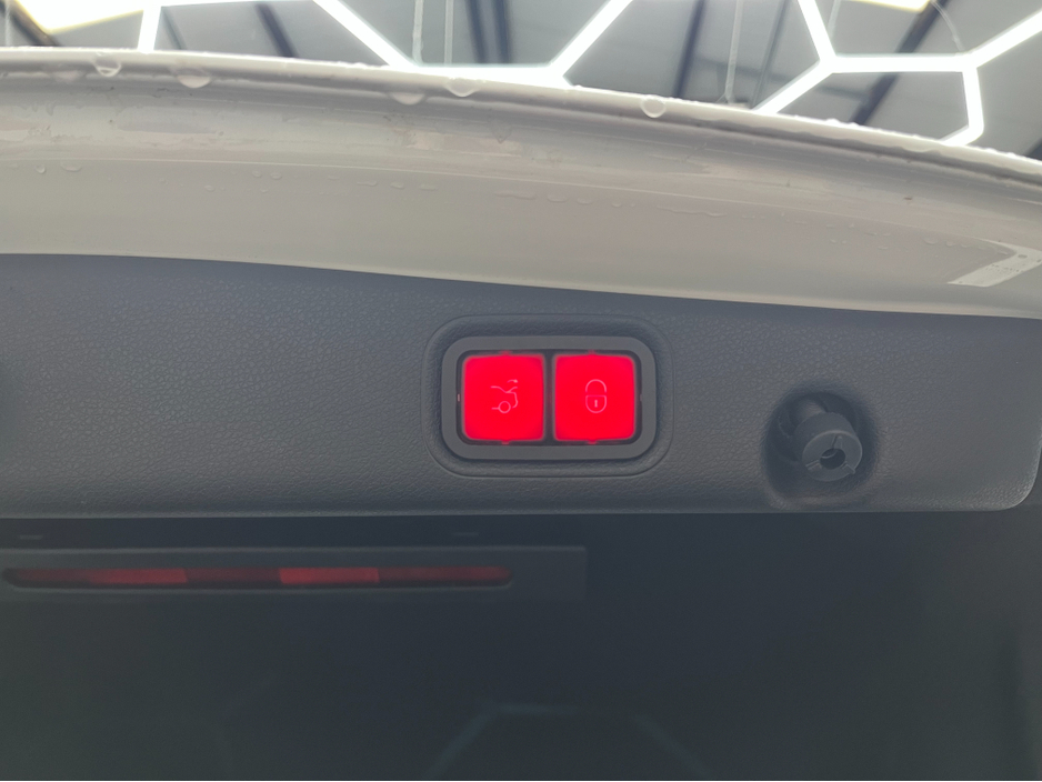 2019 Mercedes-Benz E Class 2019 MERCEDES-BENZ E220D ADVANTGARDE 2.0 AUTOMATIC / CRUISE CONTROL / 360° PARKING CAMERA / ELECTRIC MEMORY & HEATED SEATS / PANORAMIC SUNROOF / PADDLE SHIFTERS / APPLE CARPLAY / AMBIENT LIGHTS