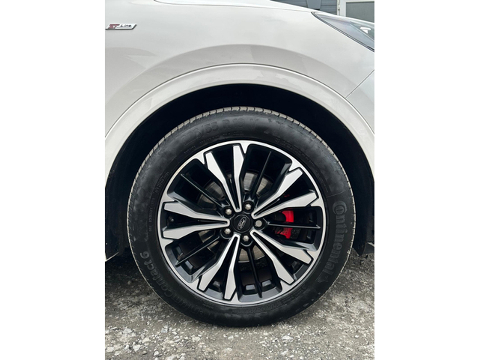 2022 Ford Kuga - image 22