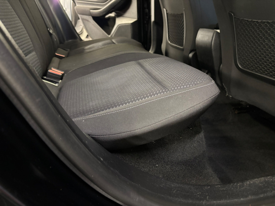2019 Ford Focus - image 10