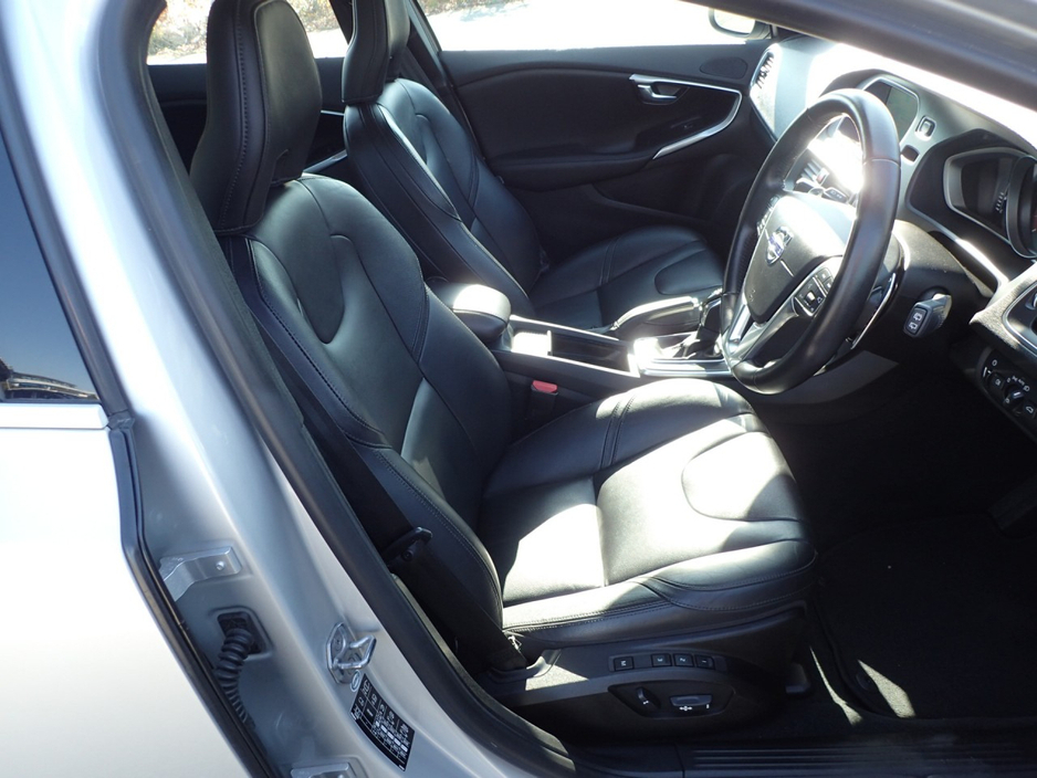 2016 Volvo V40 - image 7